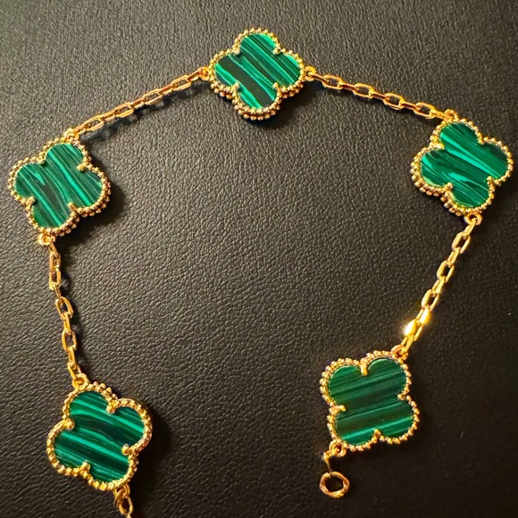 Fourleaf clover 5motif green in 18k gold plated stainless steel - Picture 1 of 3